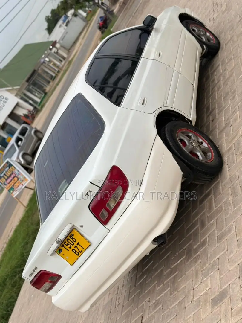 Toyota Carina 2000 White