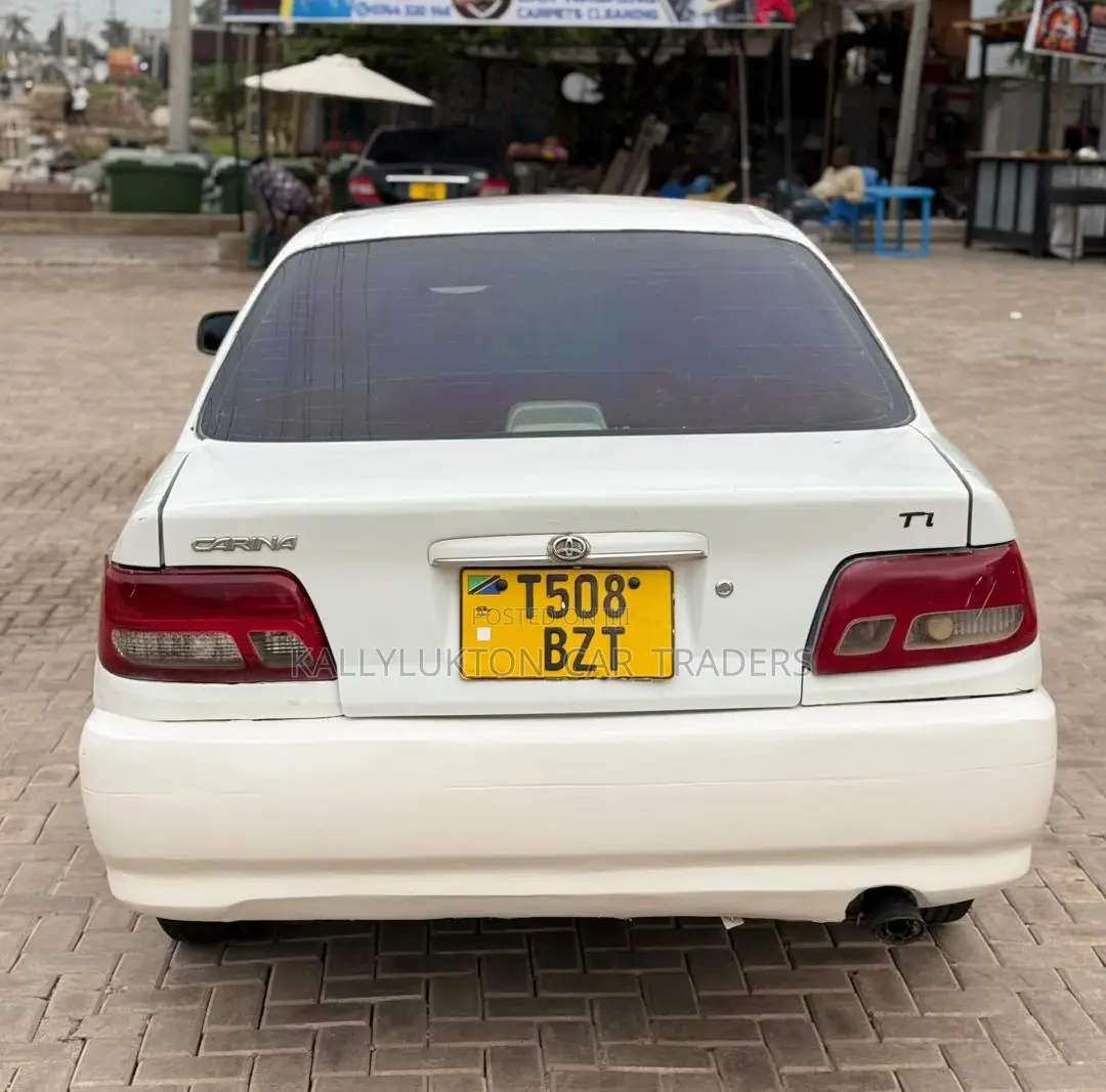 Toyota Carina 2000 White