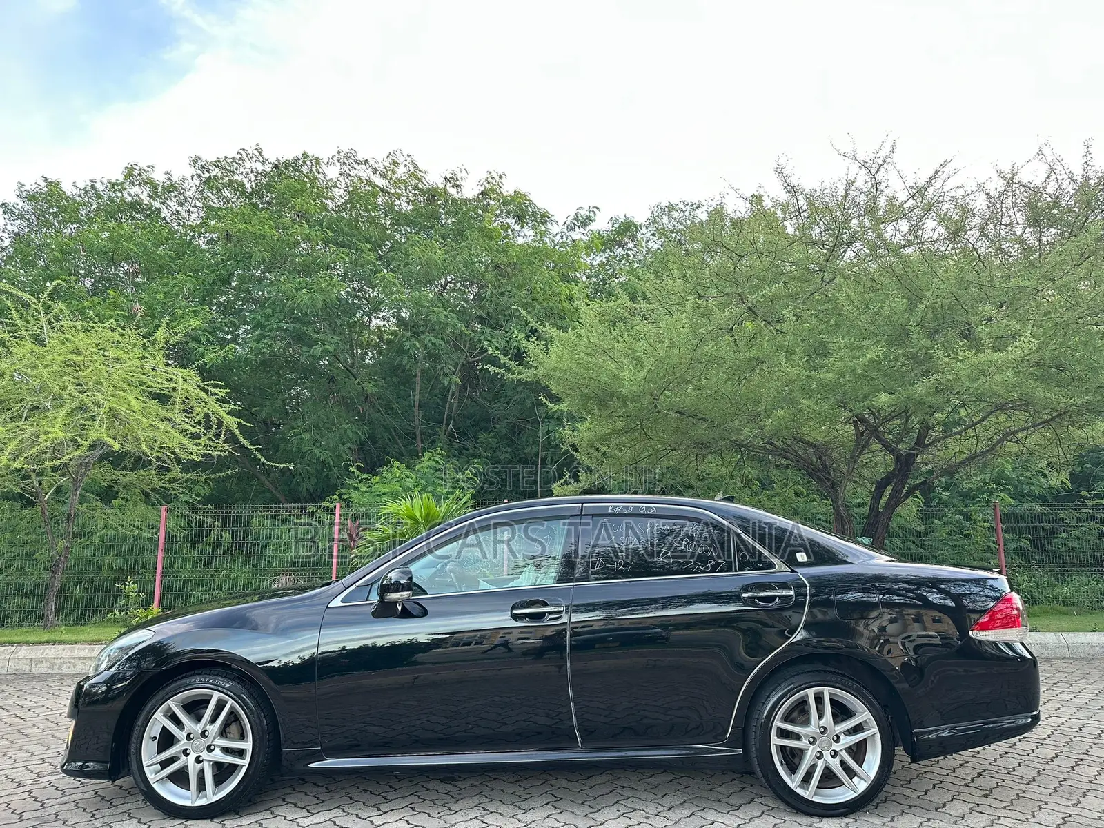 Toyota Crown 2011 Black