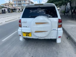 Toyota RAV4 2005 White