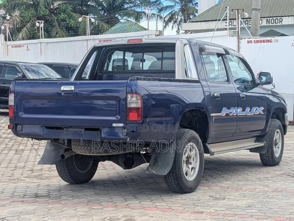 Toyota Hilux 2001 Blue
