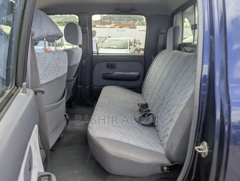 Toyota Hilux 2001 Blue