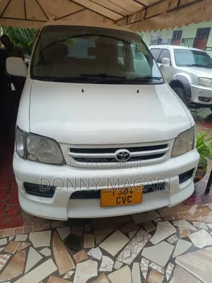 Toyota Noah 2001 White