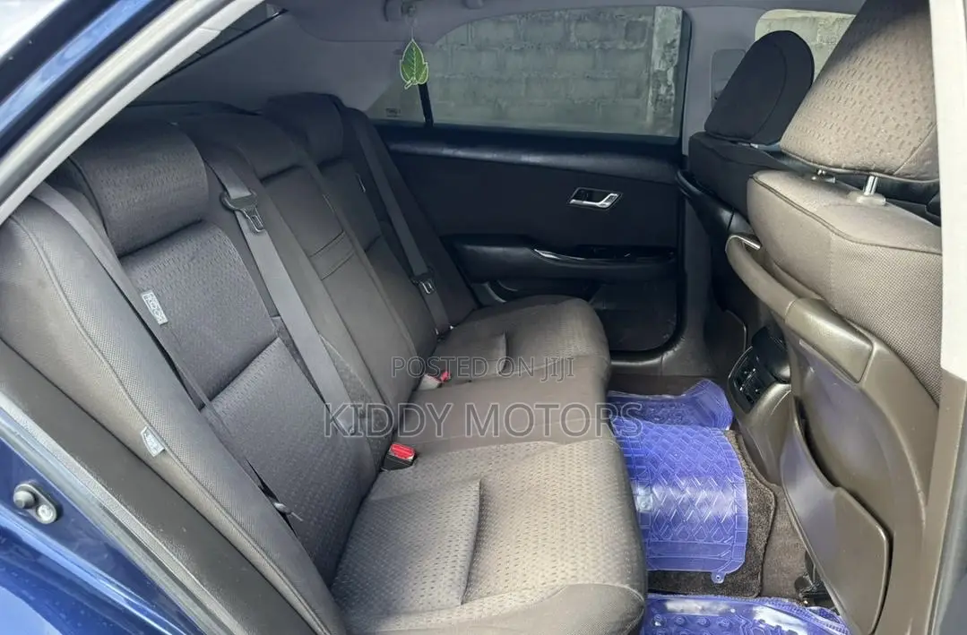 Toyota Crown 2009 Blue