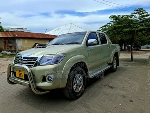 Toyota Hilux 2016 Gold