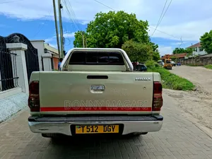 Toyota Hilux 2016 Gold