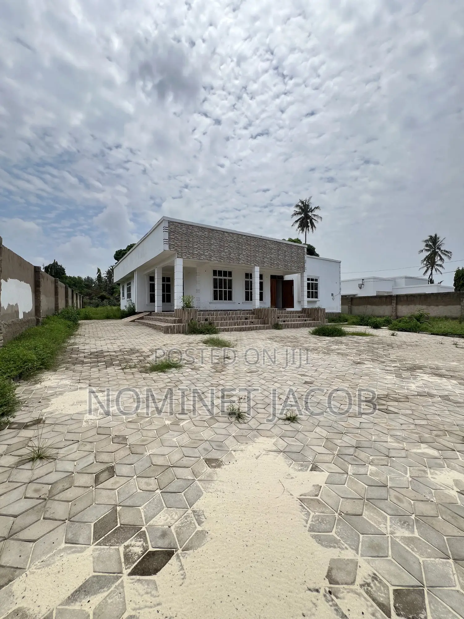 3bdrm House in Salasala Mboma Road, Kunduchi for sale