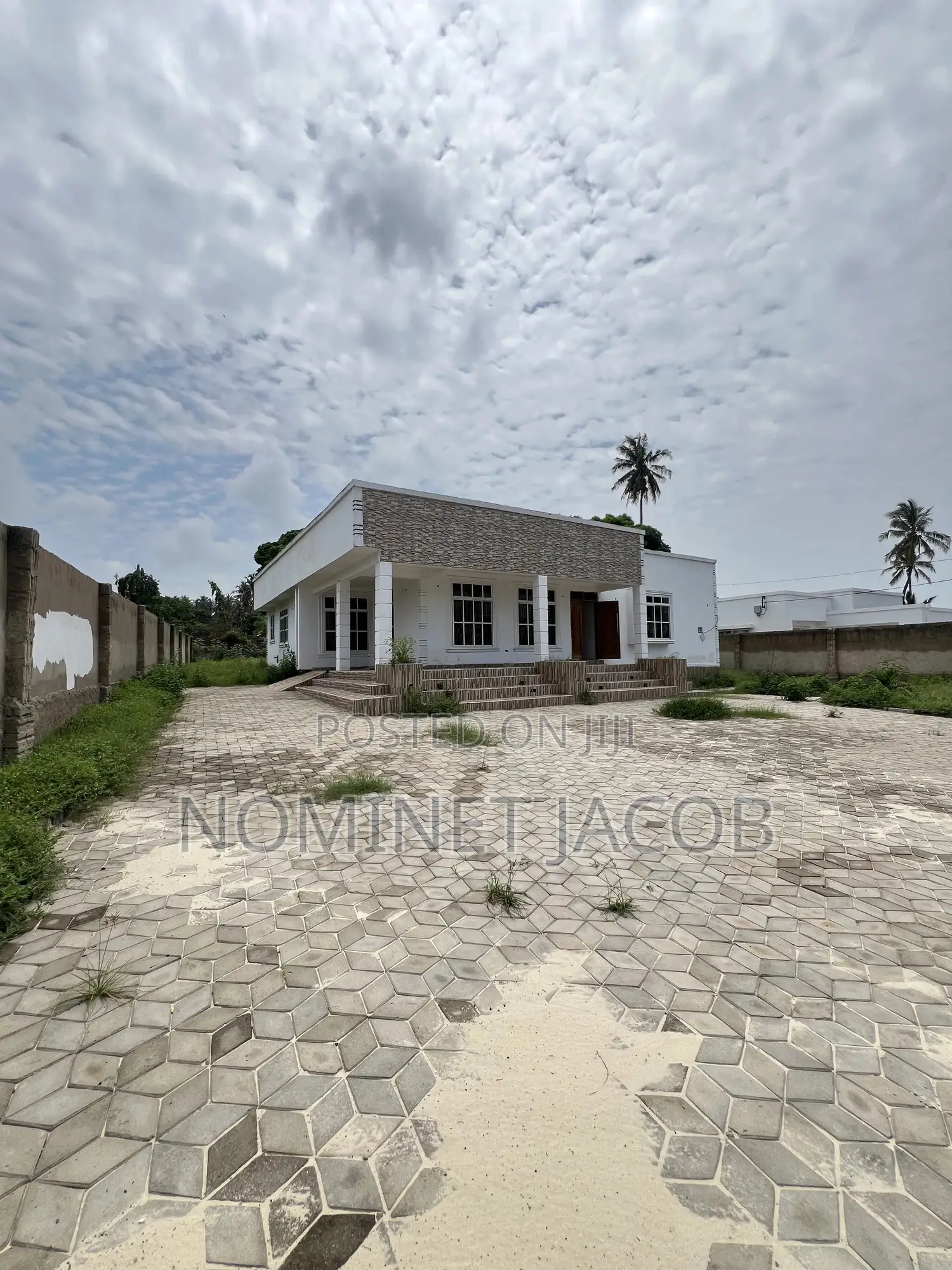 3bdrm House in Salasala Mboma Road, Kunduchi for sale