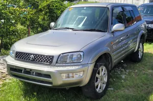 Toyota RAV4 1999 Silver