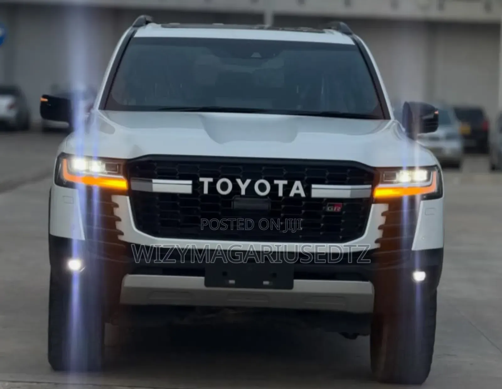 Toyota Land Cruiser LC300 2024 White