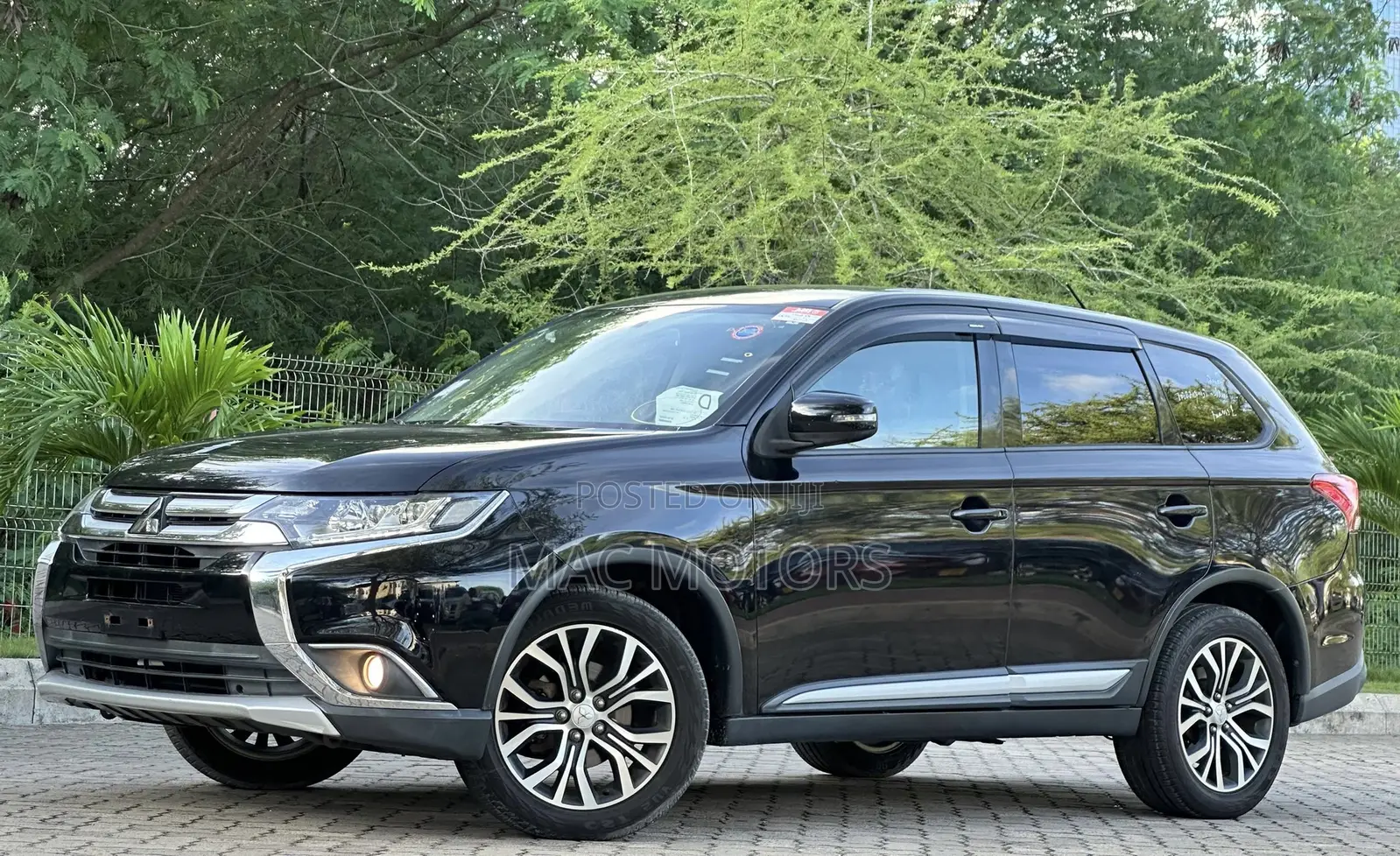 Mitsubishi Outlander 2015 Black