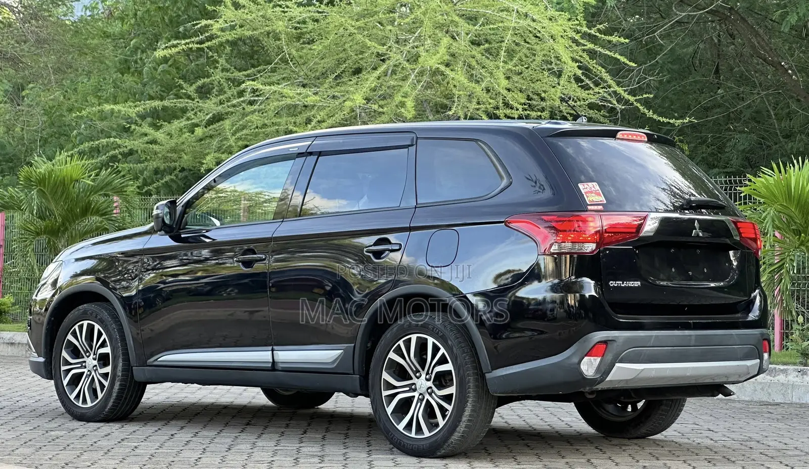 Mitsubishi Outlander 2015 Black