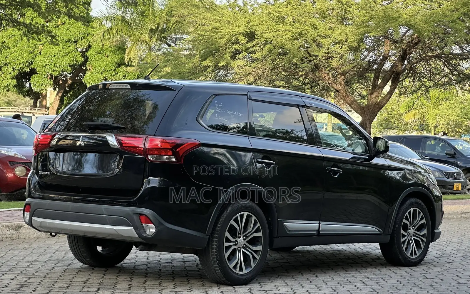 Mitsubishi Outlander 2015 Black