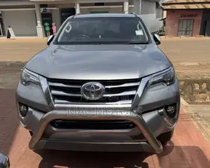 Toyota Fortuner 2.8 D AWD 2019 Silver