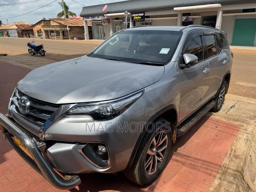 Toyota Fortuner 2.8 D AWD 2019 Silver