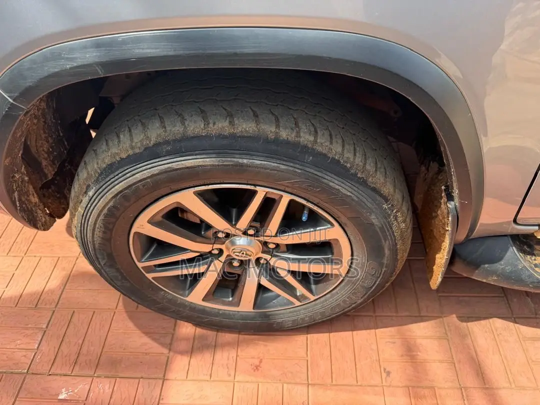 Toyota Fortuner 2.8 D AWD 2019 Silver