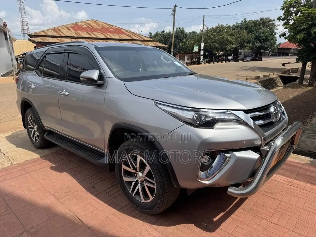 Toyota Fortuner 2.8 D AWD 2019 Silver