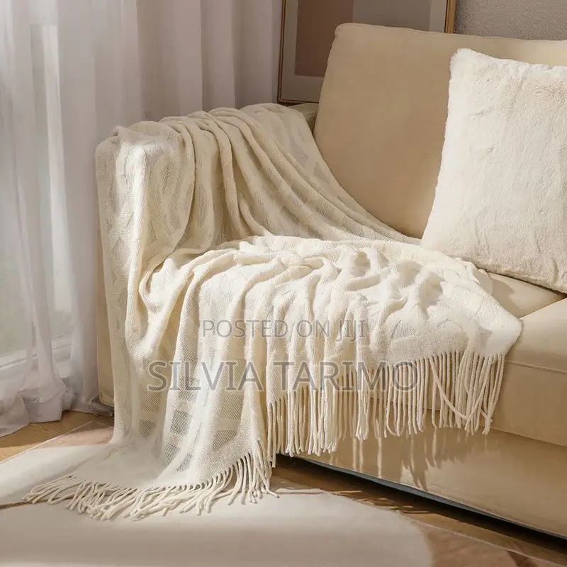Luxury Sofa Throw Blanket With Matching Cushion – Modern Design