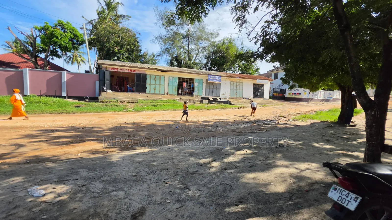 Plot Area SQM 1000 for Sale at Salasala