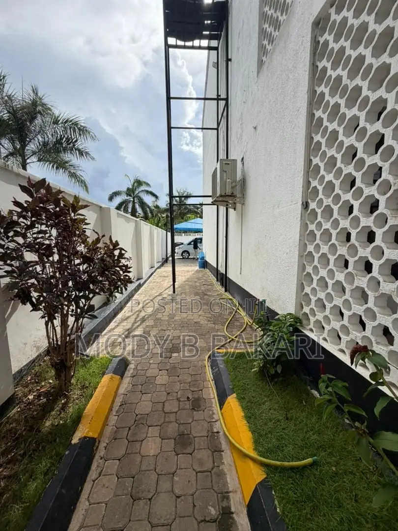 Furnished 4bdrm Villa in Oyster Bay for rent