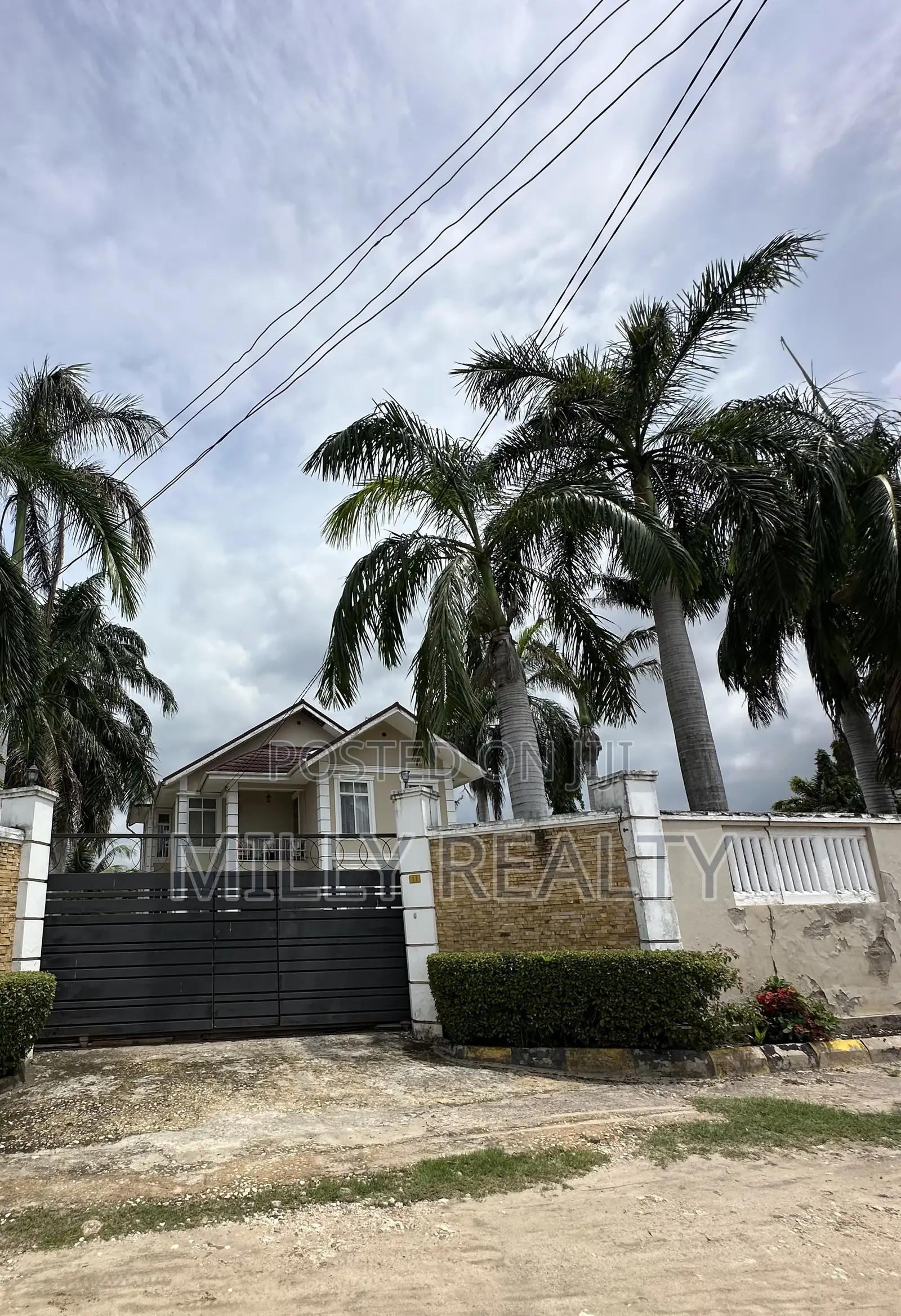 4bdrm House in Bahari Beach, Kunduchi for sale