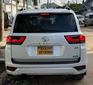 New Toyota Land Cruiser LC300 2025 White