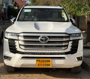 New Toyota Land Cruiser LC300 2025 White
