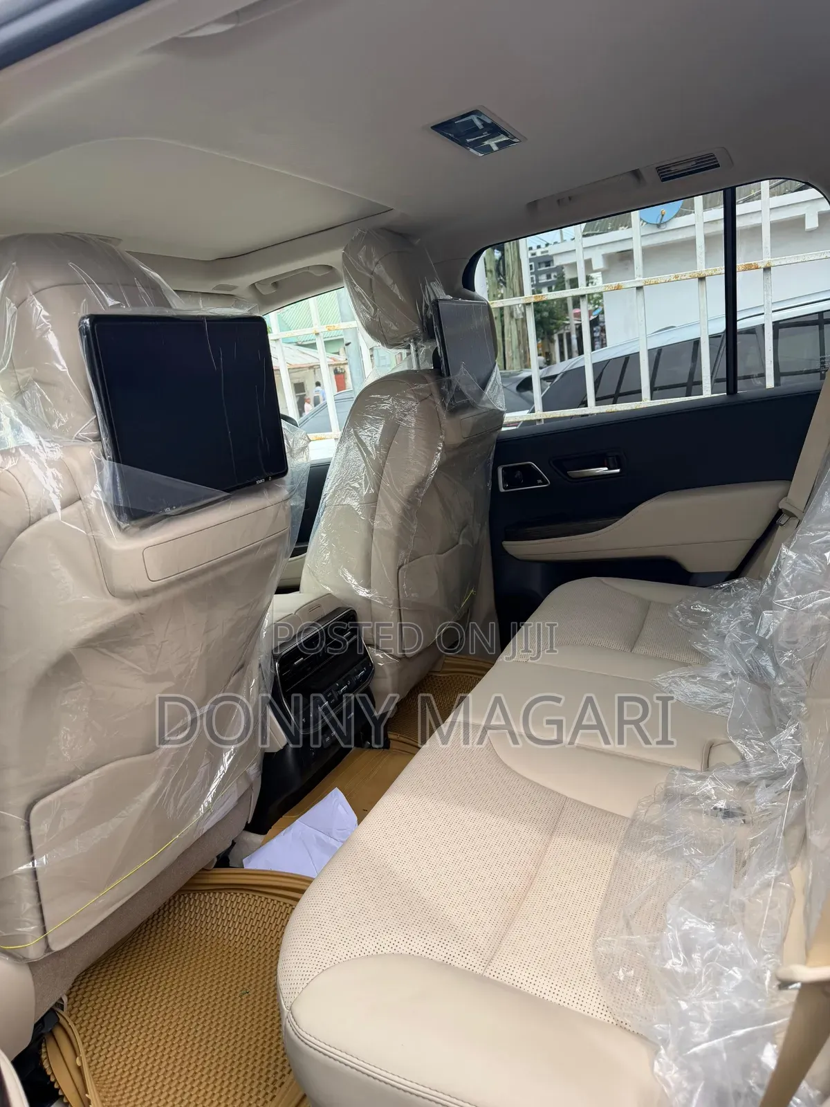 New Toyota Land Cruiser LC300 2025 White