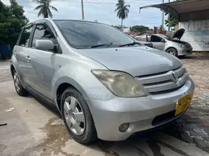 Toyota IST 2005 Silver