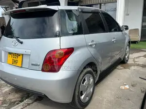 Toyota IST 2005 Silver