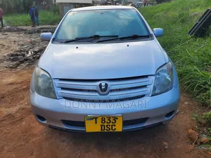 Toyota IST 2005 Silver