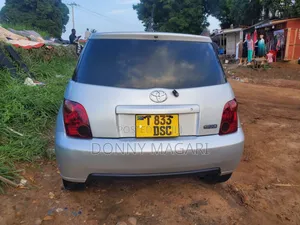 Toyota IST 2005 Silver