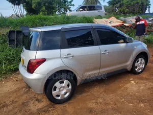 Toyota IST 2005 Silver