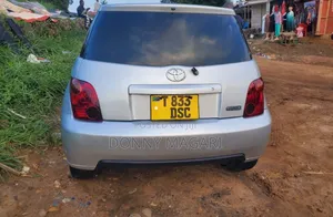 Toyota IST 2005 Silver