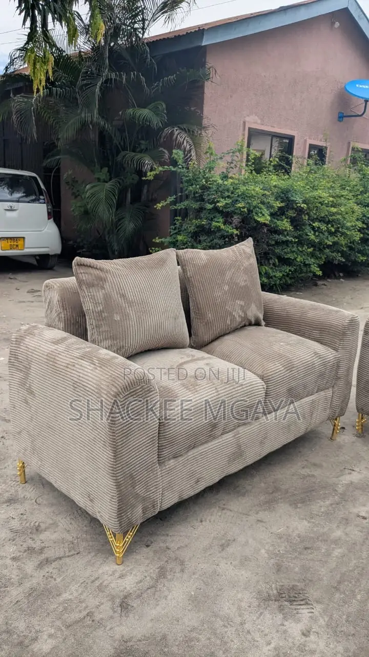 Sofa Kali Sana La Watu Wawili