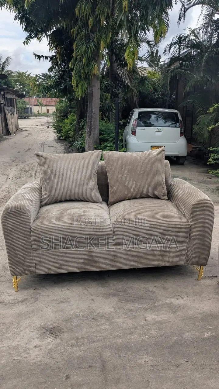 Sofa Kali Sana La Watu Wawili