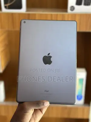 Apple iPad 9.7 64 GB Gray