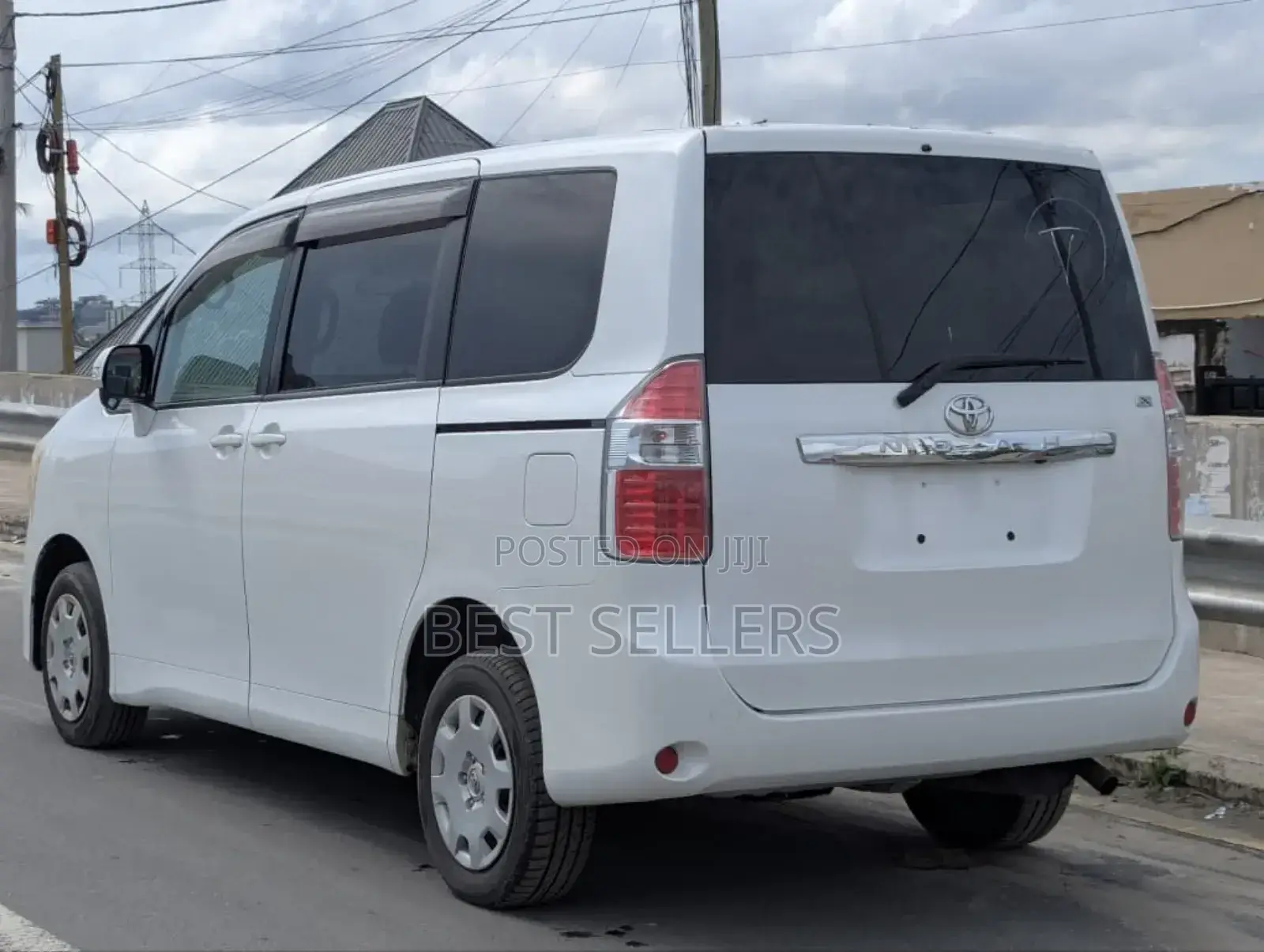 Toyota Noah 2.0 143hp AWD (7 Seater) 2008 White