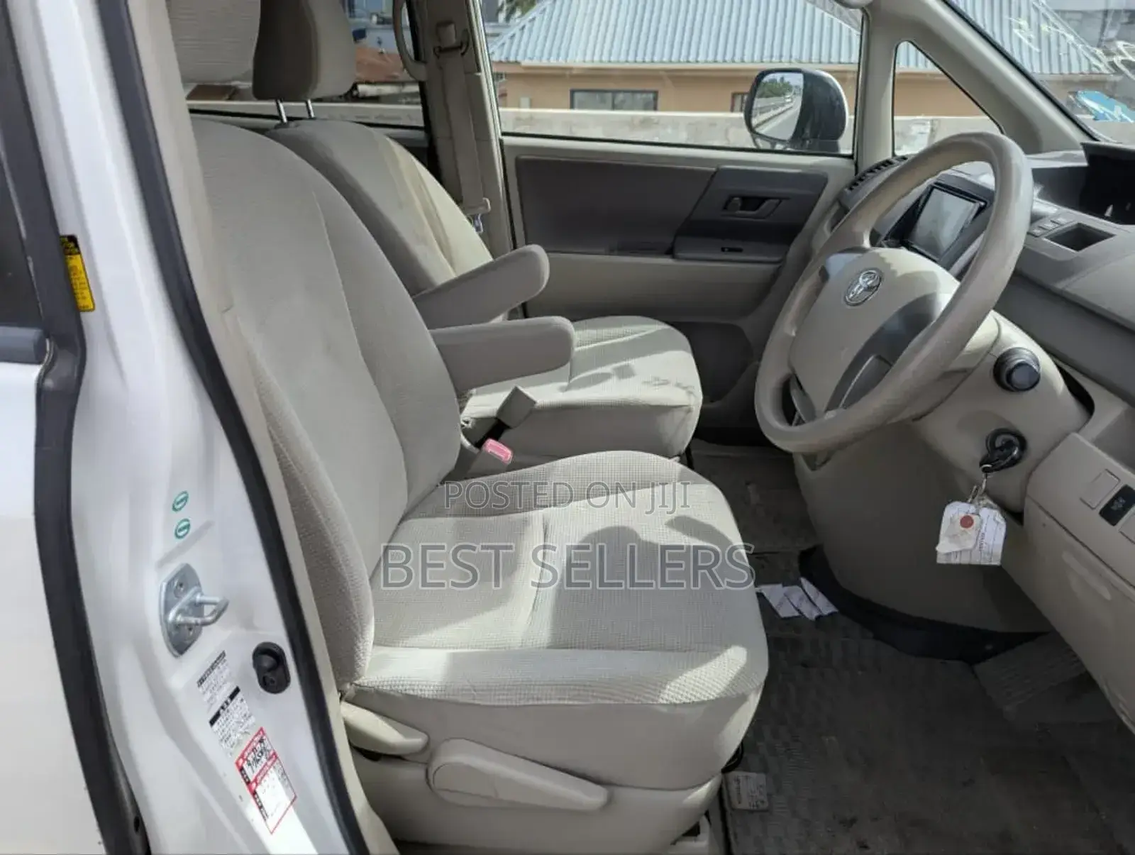 Toyota Noah 2.0 143hp AWD (7 Seater) 2008 White