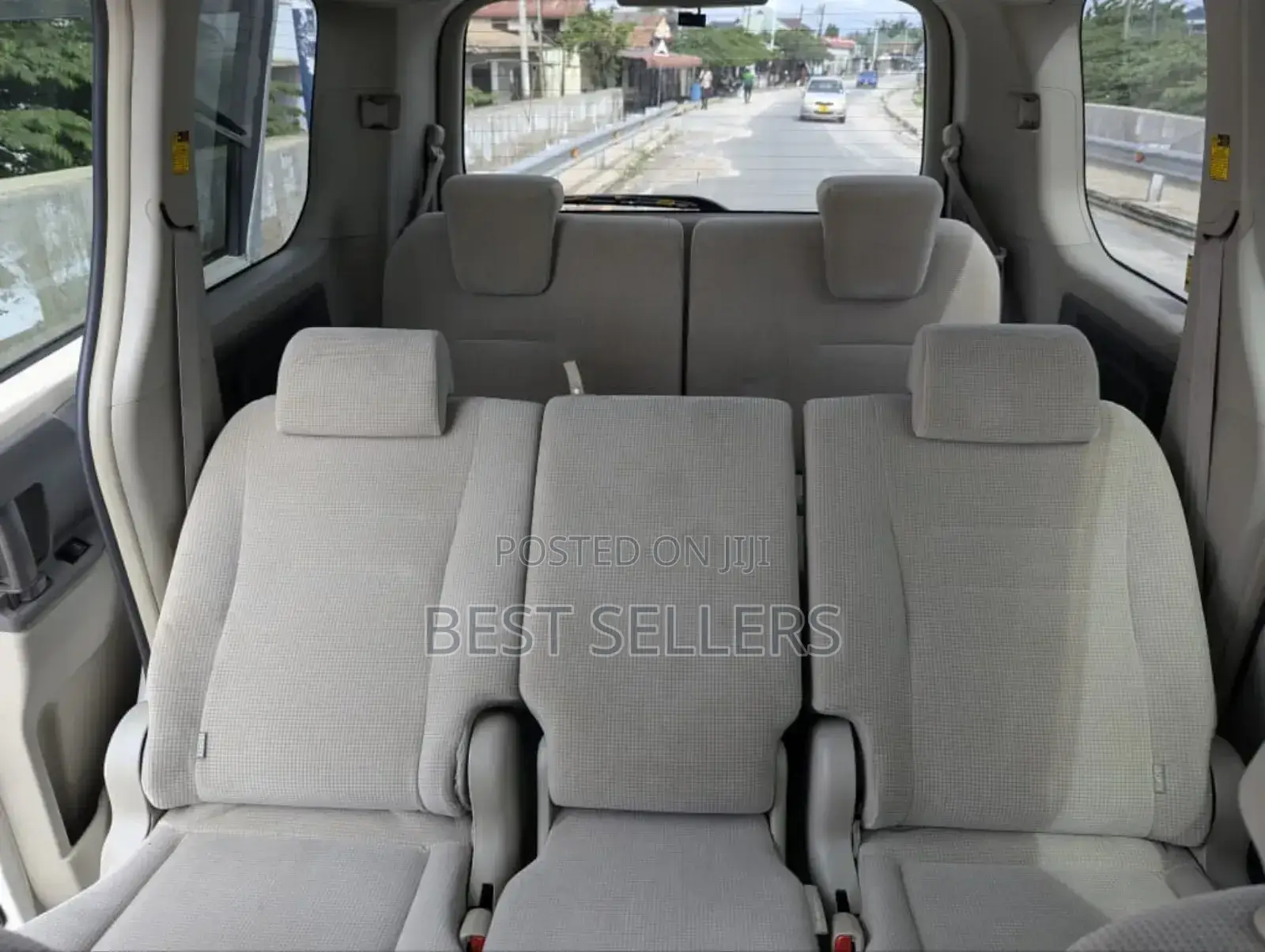 Toyota Noah 2.0 143hp AWD (7 Seater) 2008 White