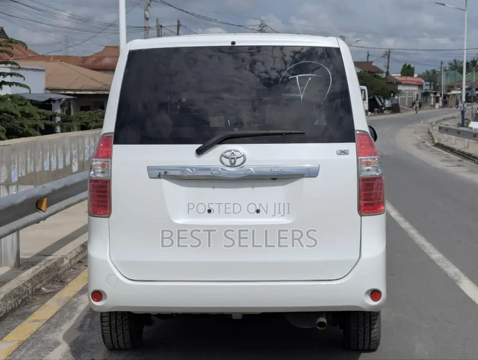 Toyota Noah 2.0 143hp AWD (7 Seater) 2008 White