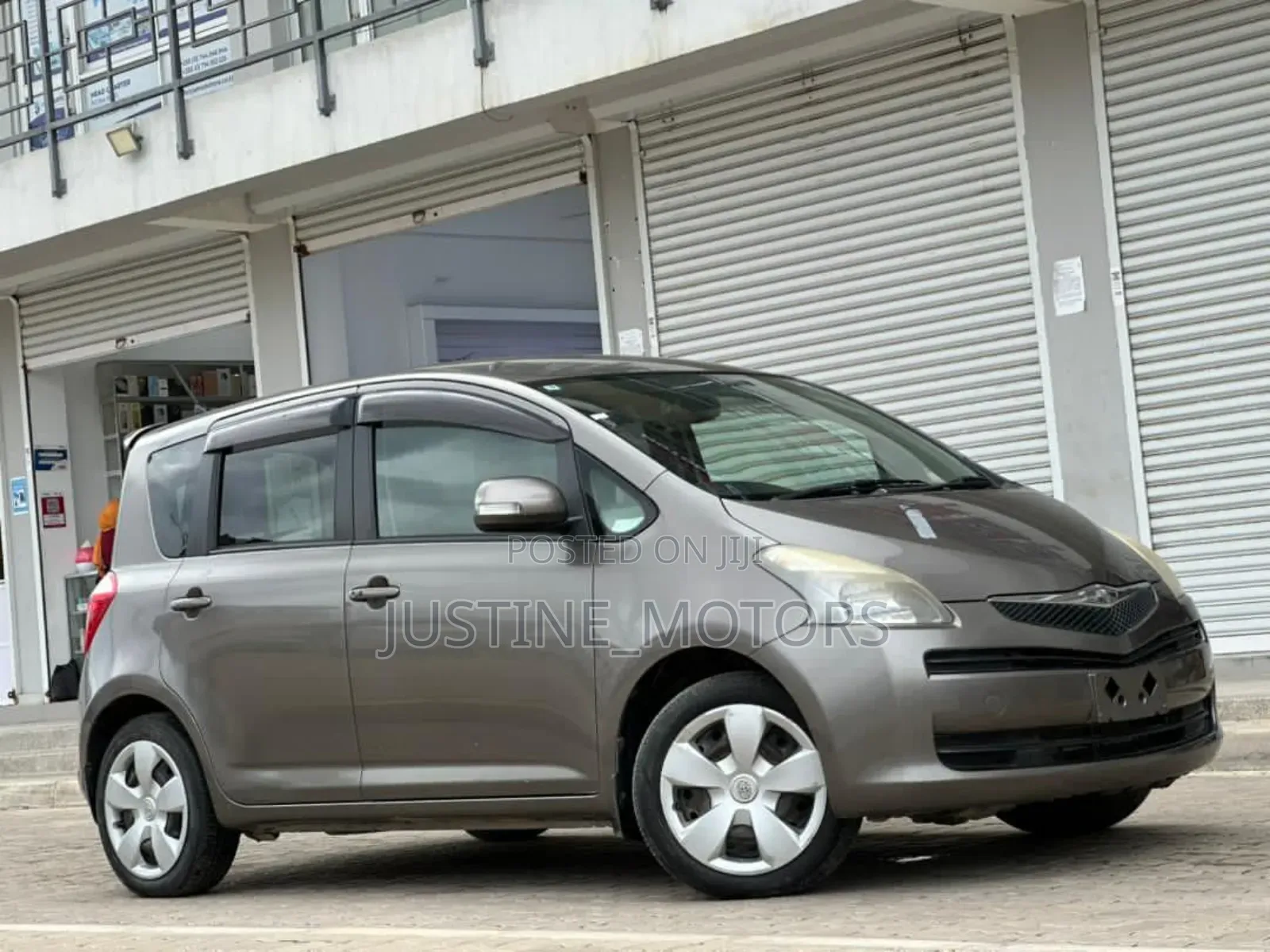 Toyota Ractis 1.5 AWD 2008 Gray