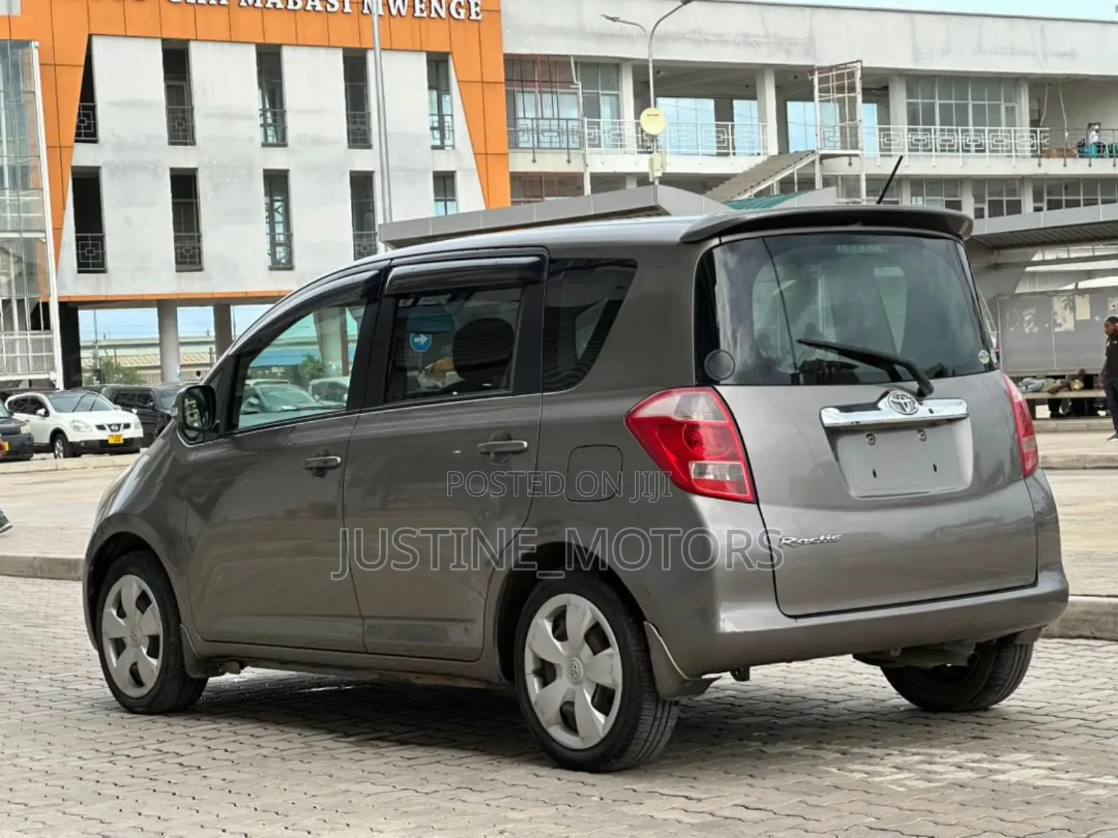 Toyota Ractis 1.5 AWD 2008 Gray