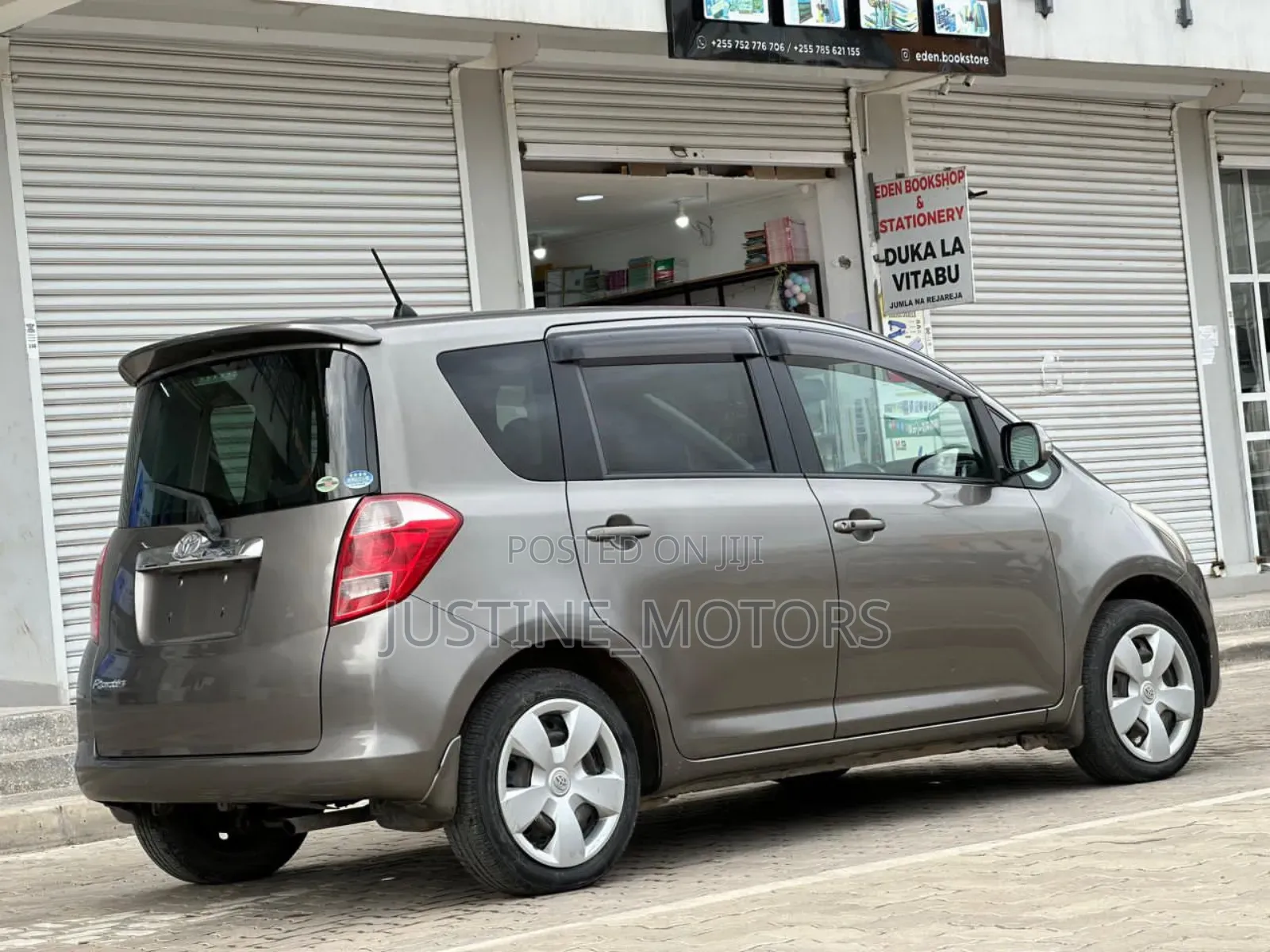 Toyota Ractis 1.5 AWD 2008 Gray