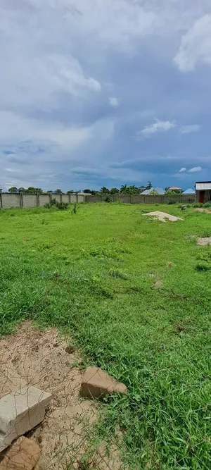 Kiwanja Kinauzwa Mbweni Mpiji Ndani Ya Fence