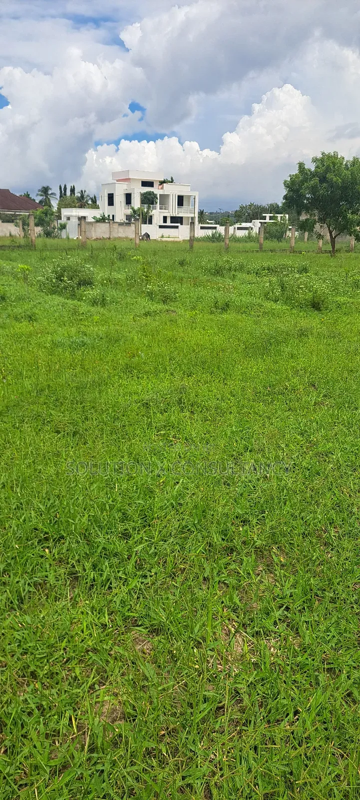 Kiwanja Kinauzwa Cha Tatu Toka Lami Mbweni Mpiji