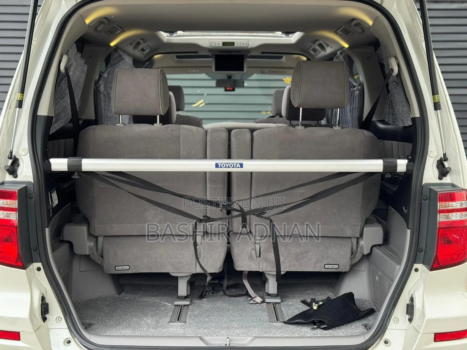 Toyota Alphard 2.4 Petrol FWD 2005 White