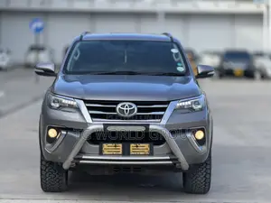 Toyota Fortuner 2.8 D RWD 2018 Silver