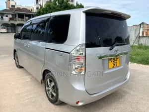 Toyota Noah 2013 Silver