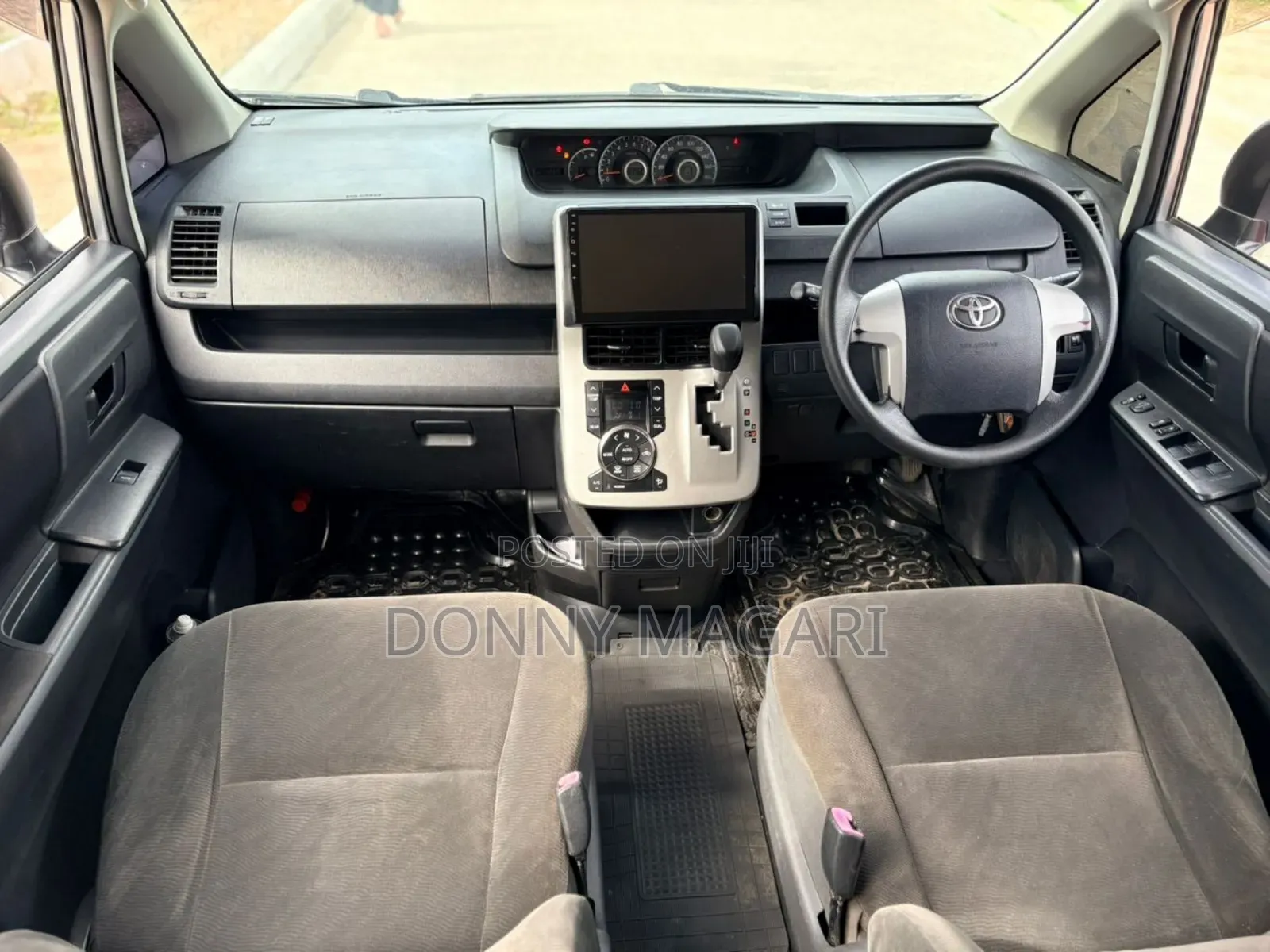 Toyota Noah 2013 Silver